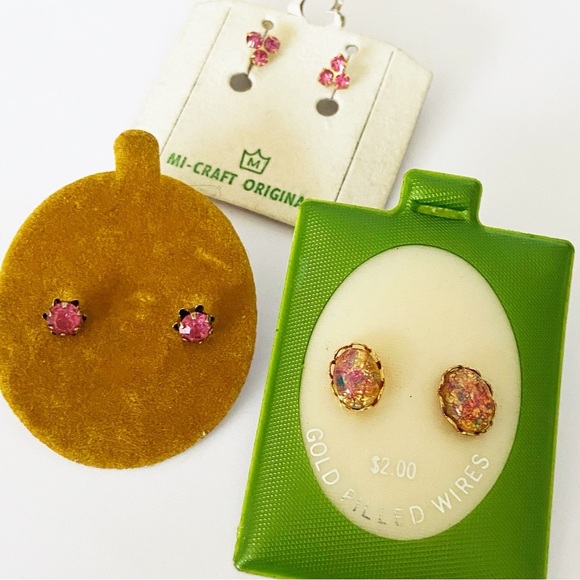 Lot of 3 new old stock vintage stud earring on original cards- pink & faux opal - Picture 1 of 7